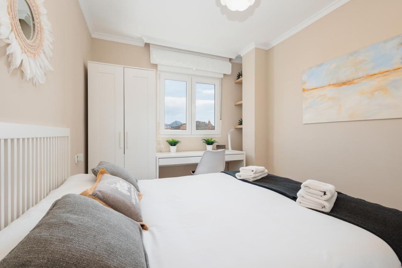In The Historic Center Of Malaga, Very Close To The Beach And The Ave Train Station, With Private Parking Esterno foto