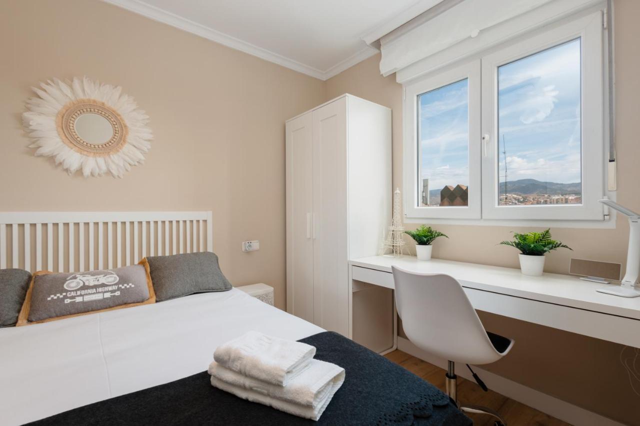 In The Historic Center Of Malaga, Very Close To The Beach And The Ave Train Station, With Private Parking Esterno foto