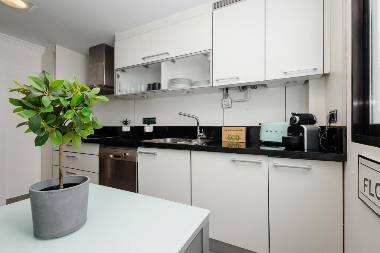 In The Historic Center Of Malaga, Very Close To The Beach And The Ave Train Station, With Private Parking Esterno foto