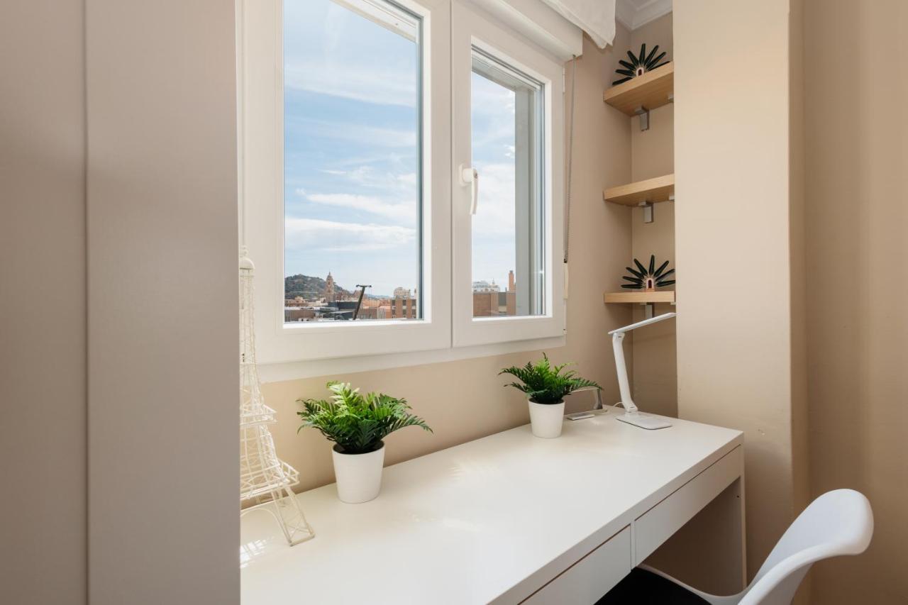 In The Historic Center Of Malaga, Very Close To The Beach And The Ave Train Station, With Private Parking Esterno foto