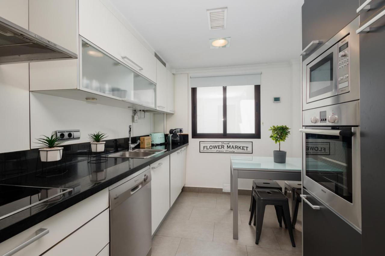 In The Historic Center Of Malaga, Very Close To The Beach And The Ave Train Station, With Private Parking Esterno foto