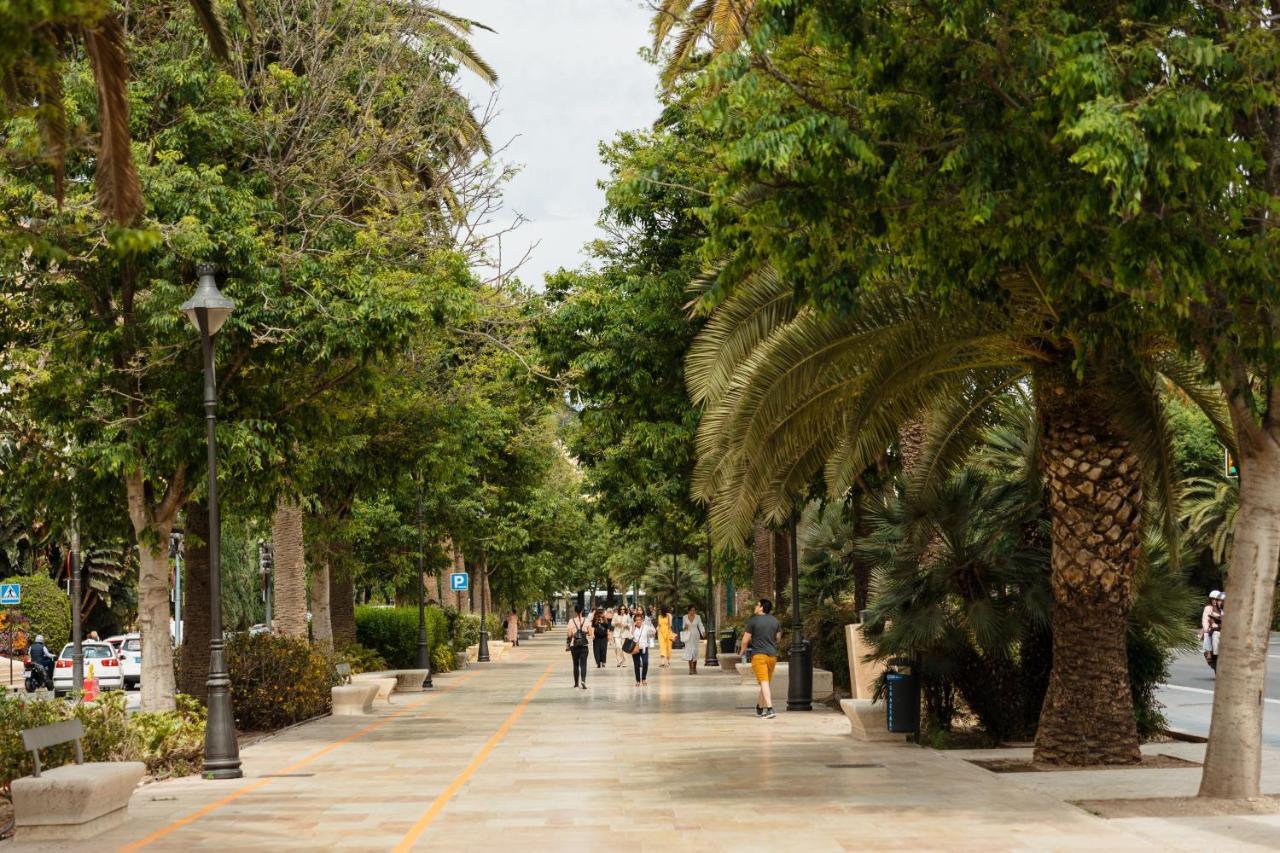 In The Historic Center Of Malaga, Very Close To The Beach And The Ave Train Station, With Private Parking Esterno foto