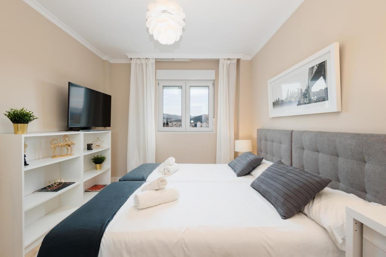 In The Historic Center Of Malaga, Very Close To The Beach And The Ave Train Station, With Private Parking Esterno foto