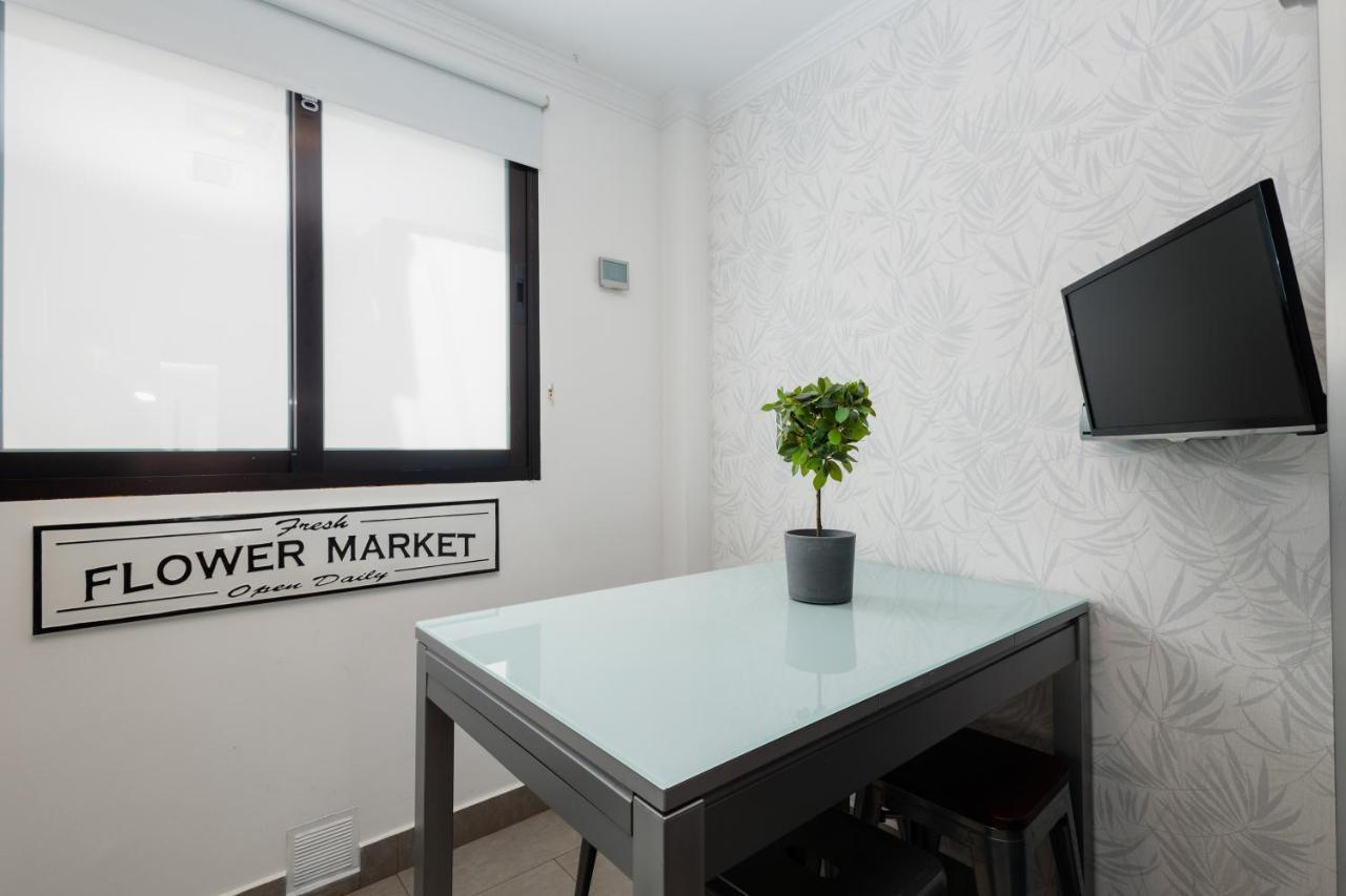 In The Historic Center Of Malaga, Very Close To The Beach And The Ave Train Station, With Private Parking Esterno foto