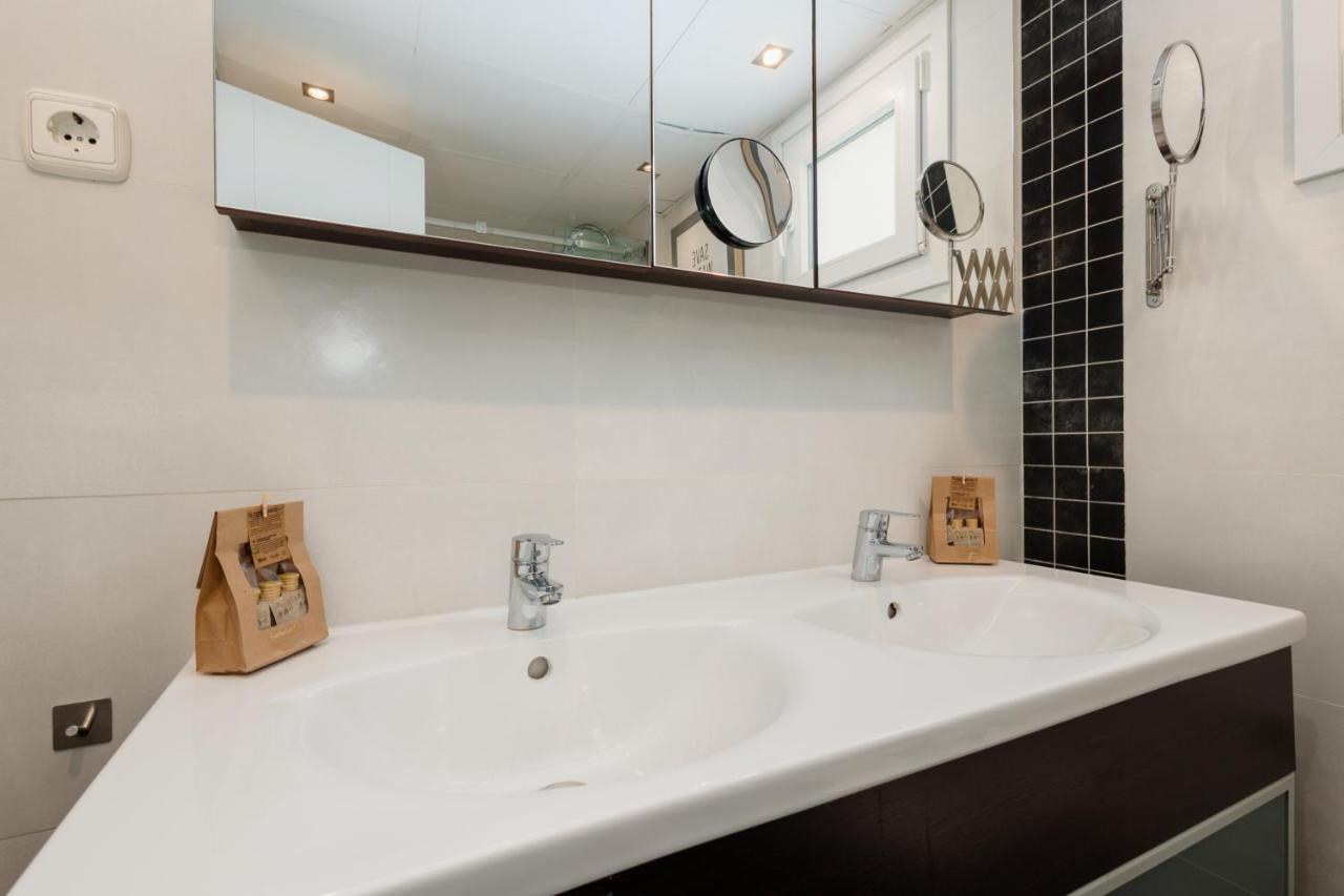 In The Historic Center Of Malaga, Very Close To The Beach And The Ave Train Station, With Private Parking Esterno foto