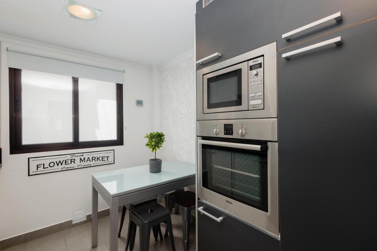 In The Historic Center Of Malaga, Very Close To The Beach And The Ave Train Station, With Private Parking Esterno foto